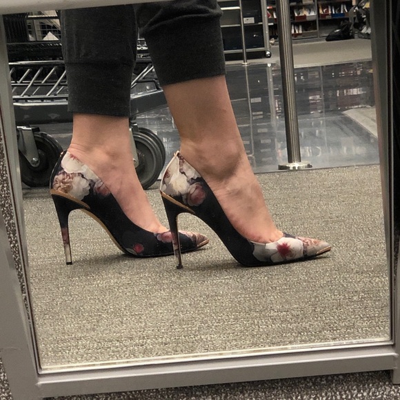 Meet your Posher, Sandra - Picture 1 of 1